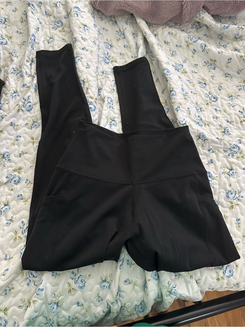 High-Rise Black Women's Leggings with Side Pockets